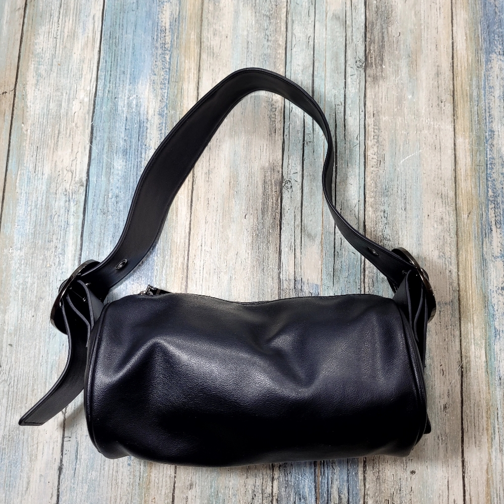 Elegant Black Shoulder Bag. - Picture 5 of 13
